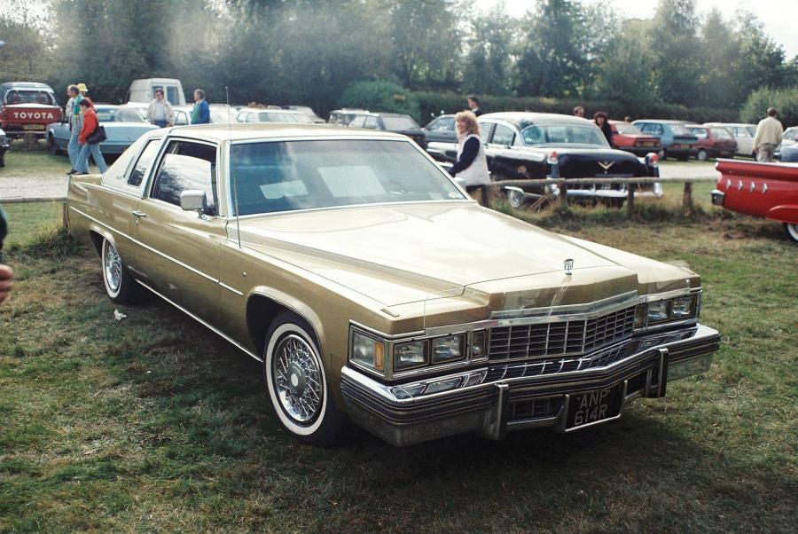  Cadillac DeVille Coupe 1977 года  (фото 1 из 7)